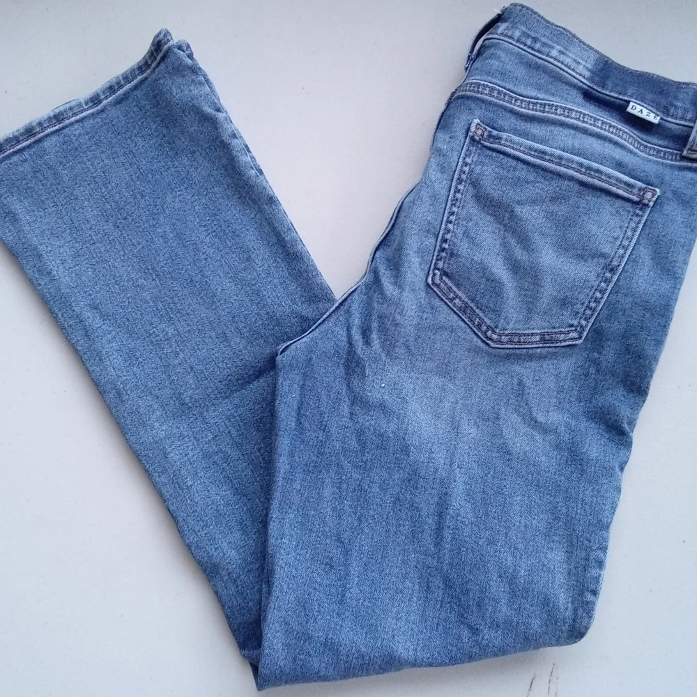 DAZE Denim Women's High-Rise Straight Leg Light Wash Jeans - Size 30P - Picture 3 of 9